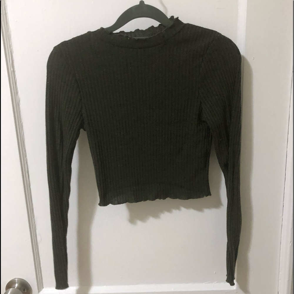 long sleeve lettuce crop top